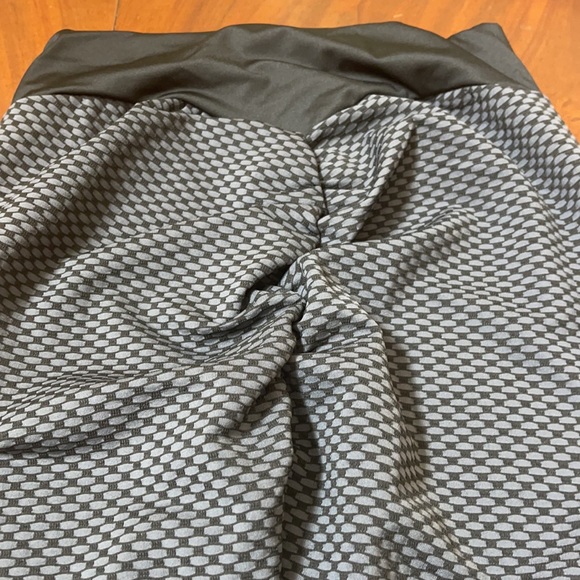 Amazon Booty Lift Leggings Small - Picture 5 of 7